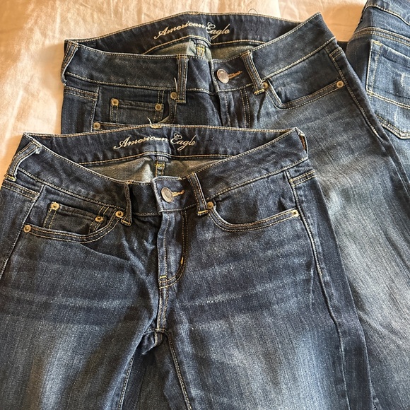 PACK OF 3 American Eagle Favorite Boyfriend Jeans, size 2 R - Picture 4 of 4